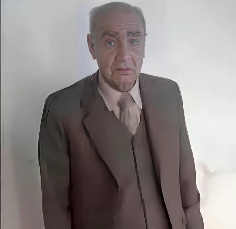 أستاذ ﺭﻳﺎﺿﻴﺎﺕ عراقي يعمل ﻓﻲ إحدى جامعات دول الخليج (الإمارات)
